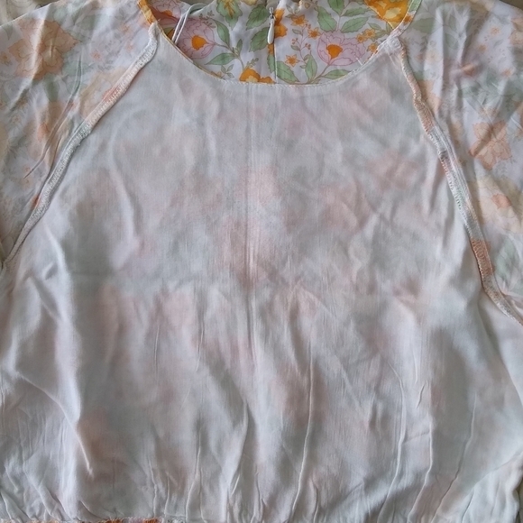Petal & Pup Women's Rayon Yellow Floral 3/4 Sleeve Length Cropped Top, size 4 - Picture 4 of 5